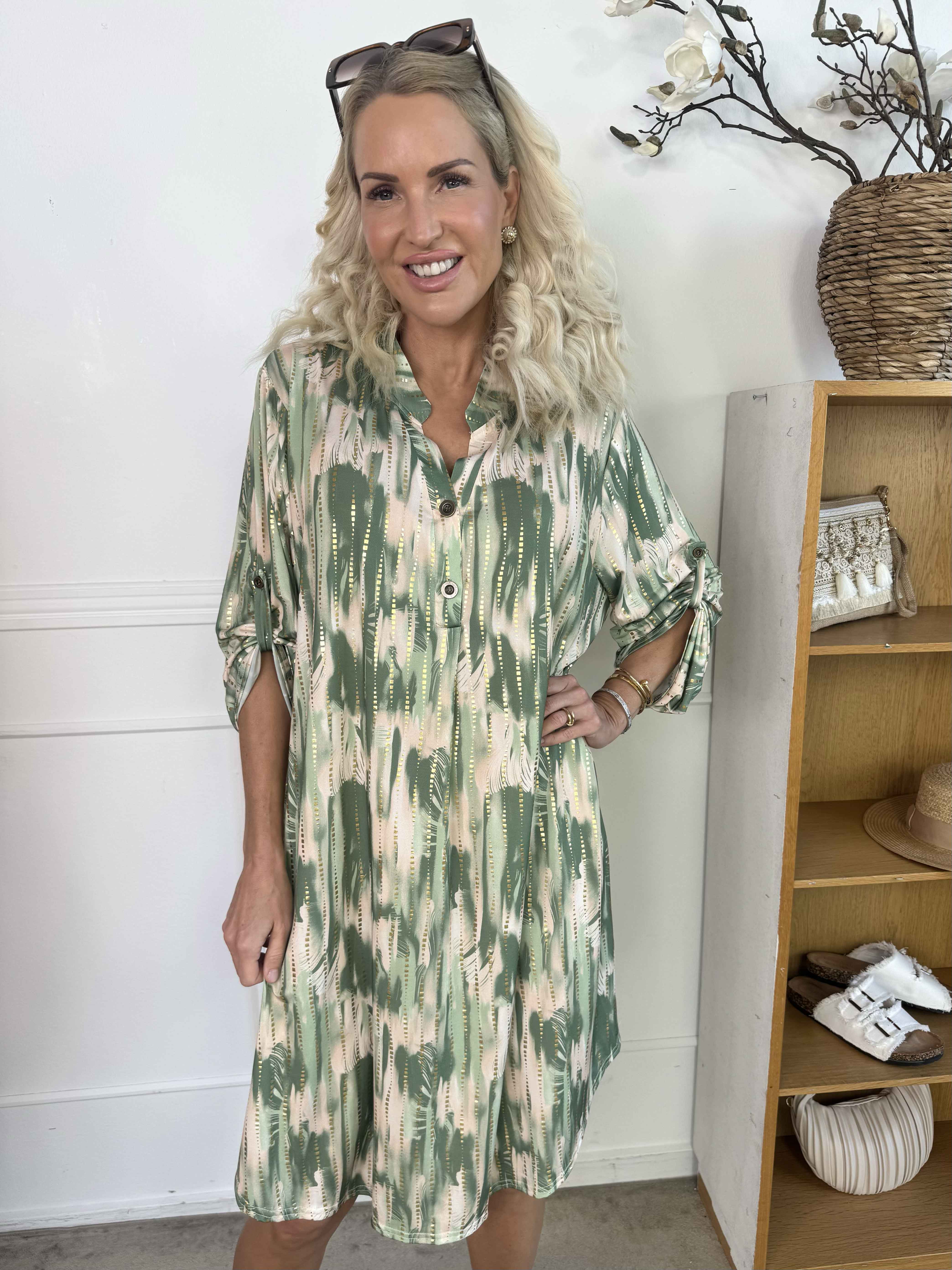 Ebba Pattern Long - Elastisk mönstrad klänning med gulddetaljer